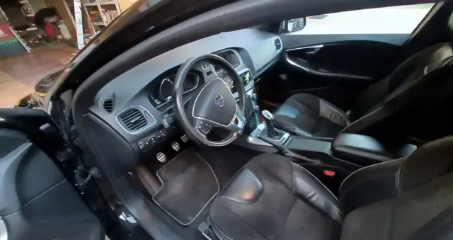 VOLVO V40 Ver-d2-r--design