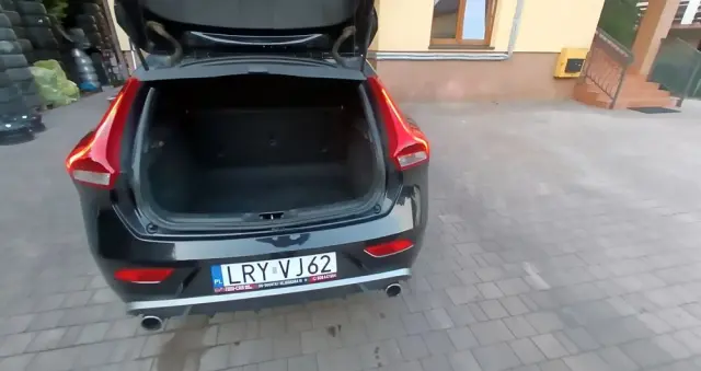 VOLVO V40 Ver-d2-r--design