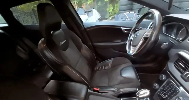 VOLVO V40 Ver-d2-r--design