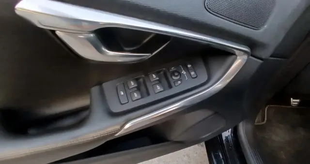 VOLVO V40 Ver-d2-r--design