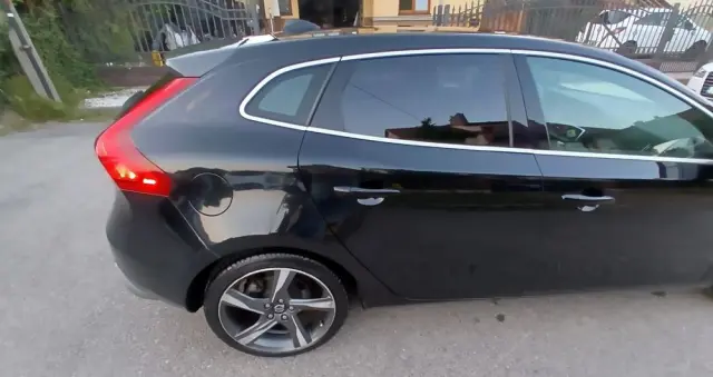 VOLVO V40 Ver-d2-r--design