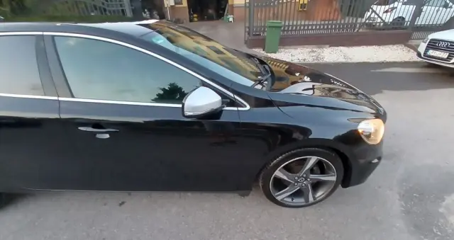 VOLVO V40 Ver-d2-r--design