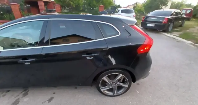 VOLVO V40 Ver-d2-r--design
