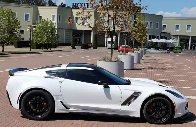 CHEVROLET Corvette 