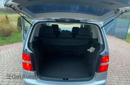 VOLKSWAGEN Touran 