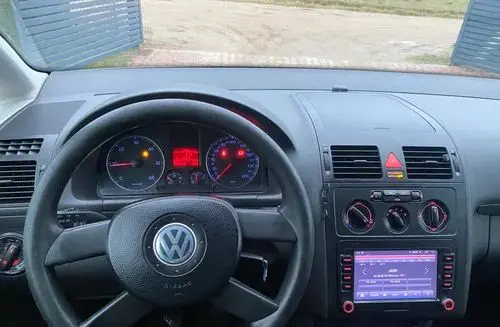 VOLKSWAGEN Touran 
