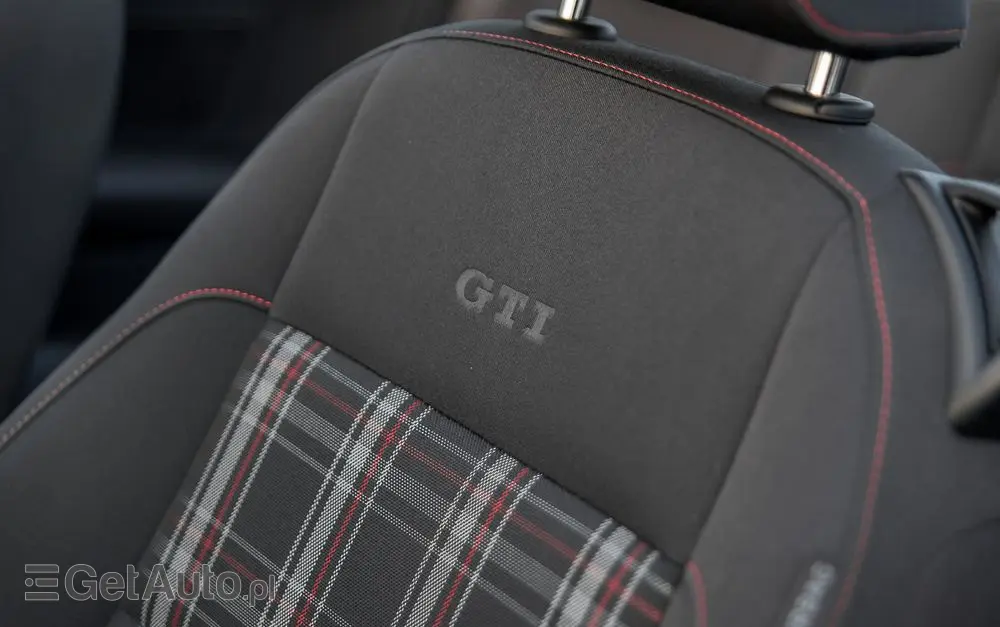 VOLKSWAGEN Golf Cabrio GTI