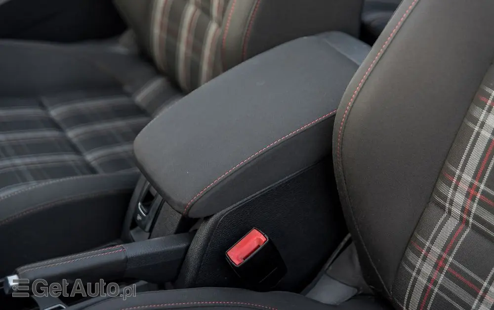 VOLKSWAGEN Golf Cabrio GTI
