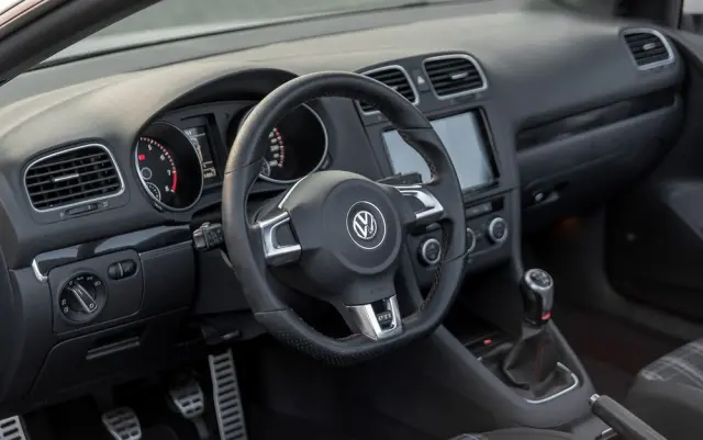 VOLKSWAGEN Golf Cabrio GTI