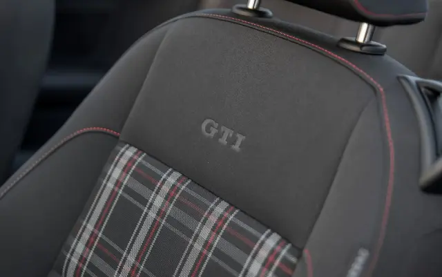 VOLKSWAGEN Golf Cabrio GTI