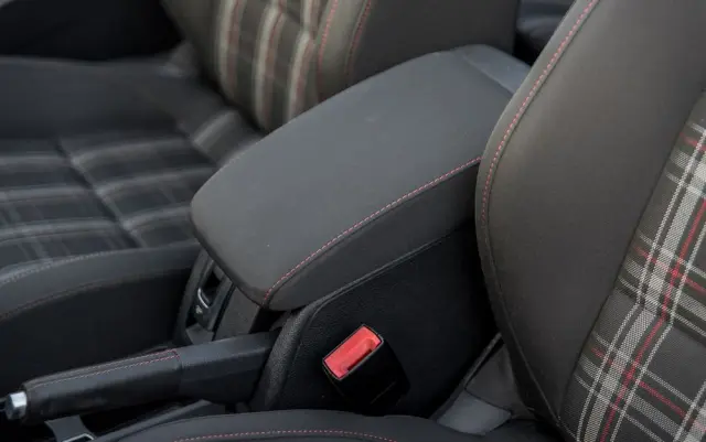 VOLKSWAGEN Golf Cabrio GTI
