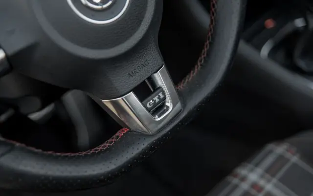 VOLKSWAGEN Golf Cabrio GTI
