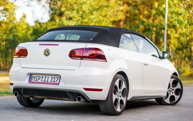VOLKSWAGEN Golf Cabrio GTI
