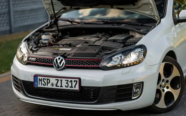 VOLKSWAGEN Golf Cabrio GTI