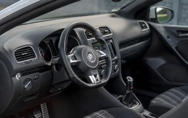 VOLKSWAGEN Golf Cabrio GTI