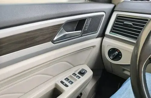 VOLKSWAGEN Atlas 