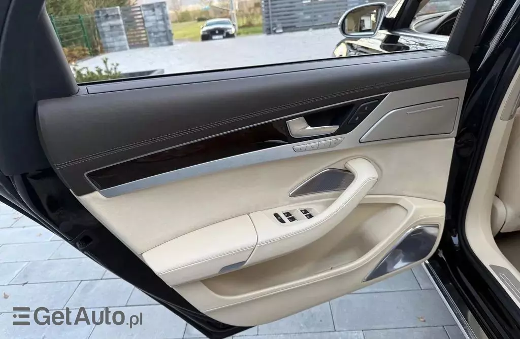 AUDI A8 