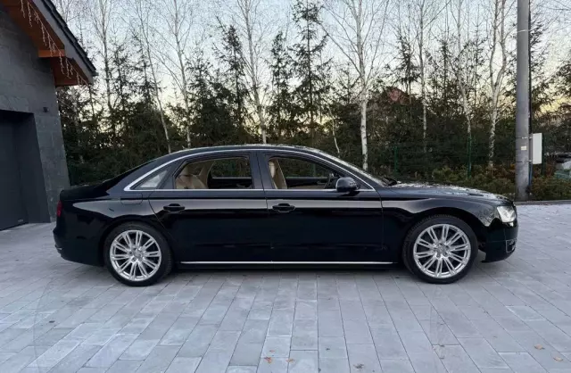 AUDI A8 