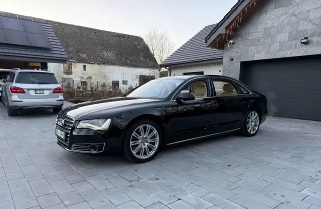 AUDI A8 