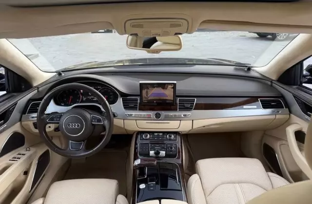 AUDI A8 