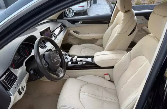 AUDI A8 
