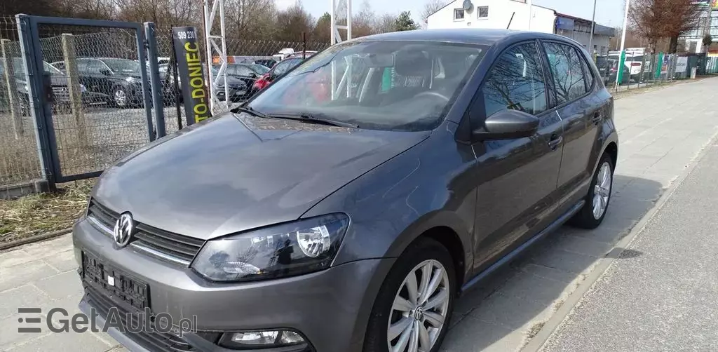 VOLKSWAGEN Polo 