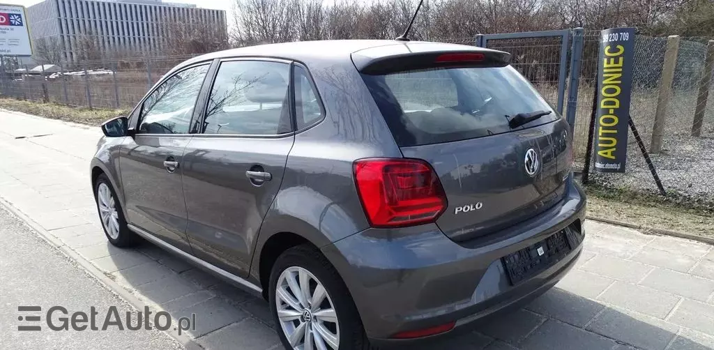 VOLKSWAGEN Polo 