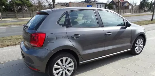 VOLKSWAGEN Polo 
