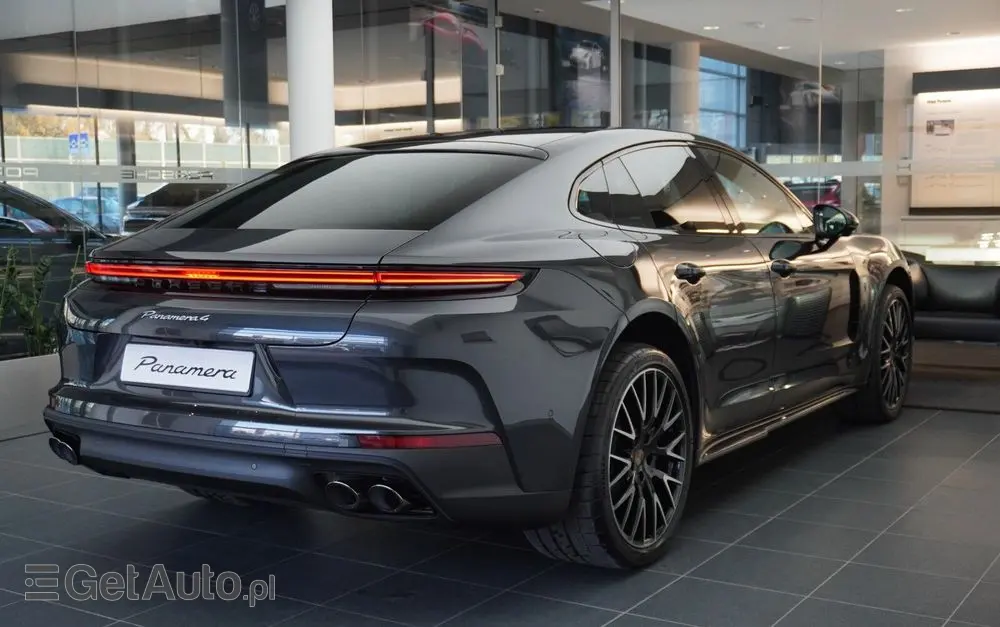 PORSCHE Panamera 