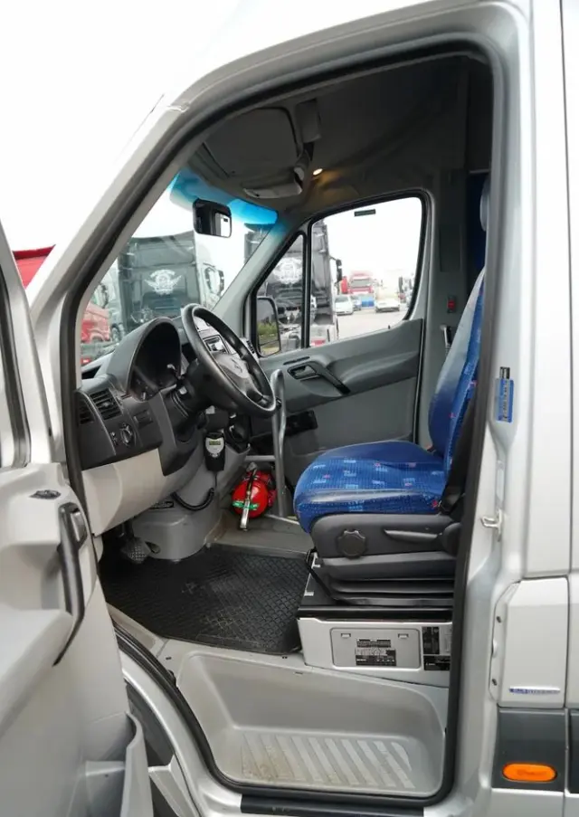 MERCEDES-BENZ / SPRINTER 516  /  SPROWADZONY /  KLIMA  / 
