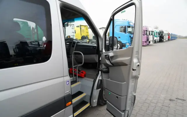 MERCEDES-BENZ / SPRINTER 516  /  SPROWADZONY /  KLIMA  / 