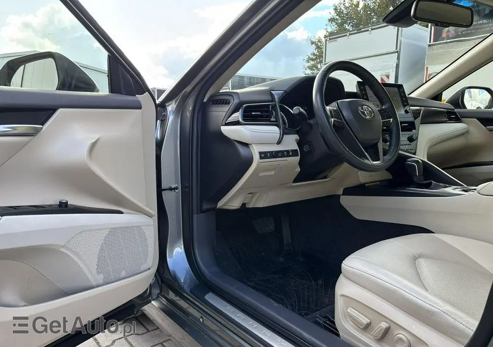 TOYOTA Camry 