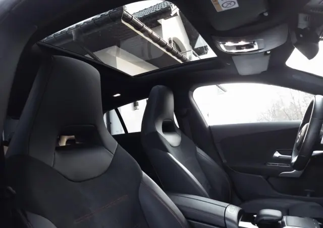 MERCEDES-BENZ CLA 220 d 4-Matic AMG Line 8G-DCT