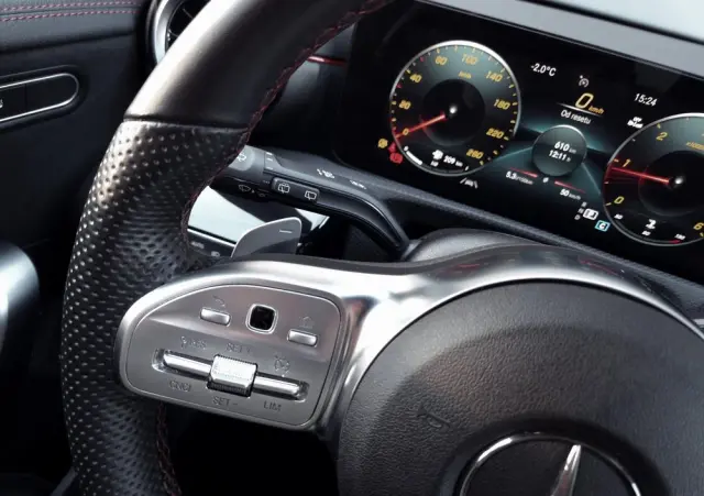 MERCEDES-BENZ CLA 220 d 4-Matic AMG Line 8G-DCT