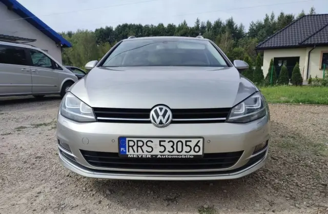 VOLKSWAGEN Golf 