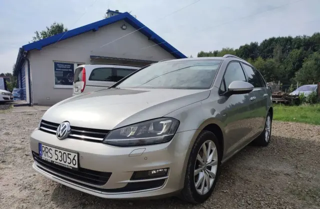 VOLKSWAGEN Golf 