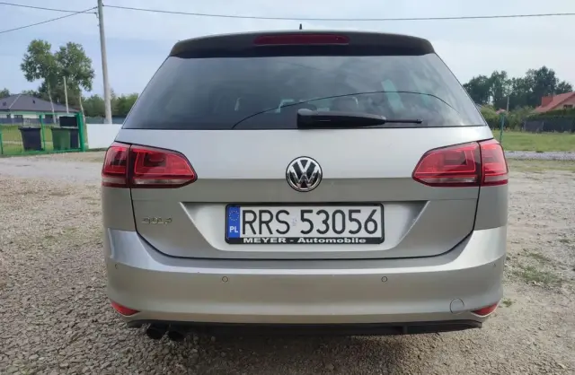 VOLKSWAGEN Golf 