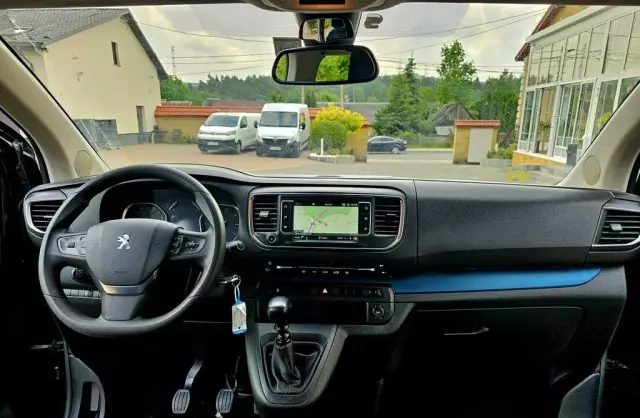 PEUGEOT Traveller 