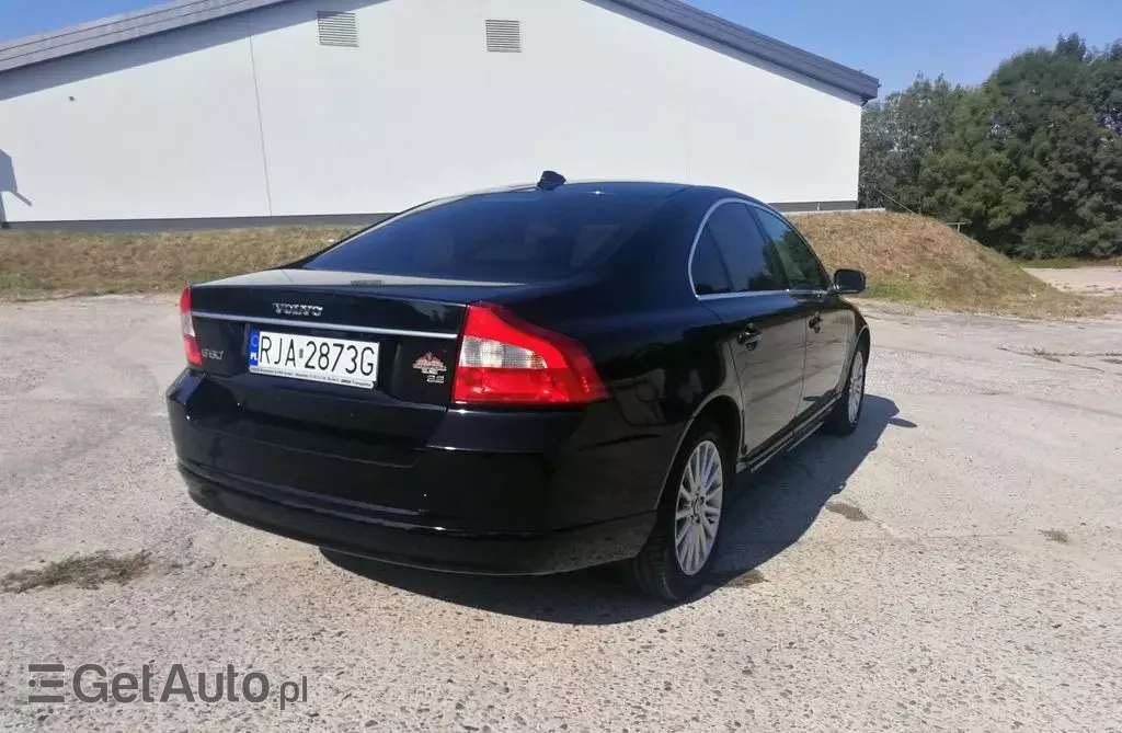 VOLVO S80 
