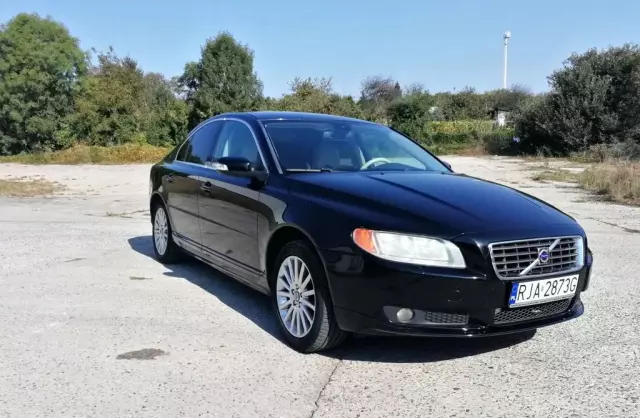 VOLVO S80 