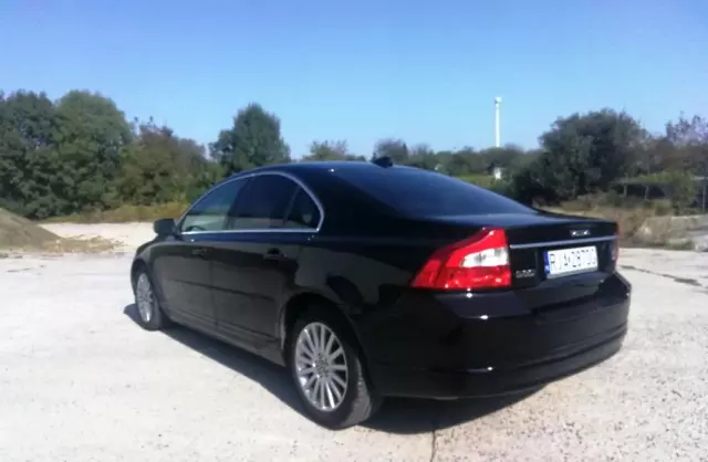 VOLVO S80 