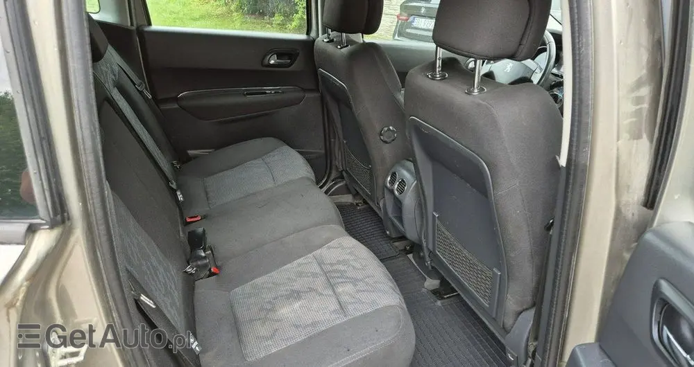 PEUGEOT 3008 1.6 HDi Trendy