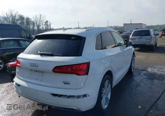 AUDI Q5 Ver-45-tfsi-quattro-s-tronic-s-line