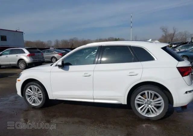 AUDI Q5 Ver-45-tfsi-quattro-s-tronic-s-line