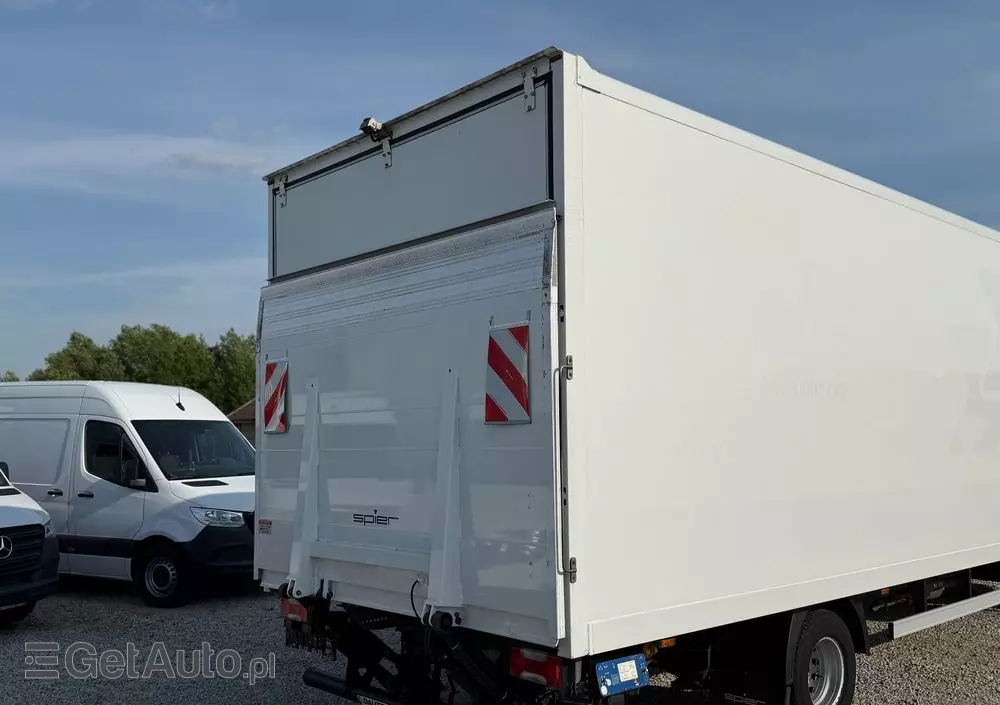 IVECO Daily 72-180/Automat Hi-Matic/Aktywny tempomat/Full LED/kontener 15 epalet/winda 1000kg/poduszki fabryczne/kamera cofania 