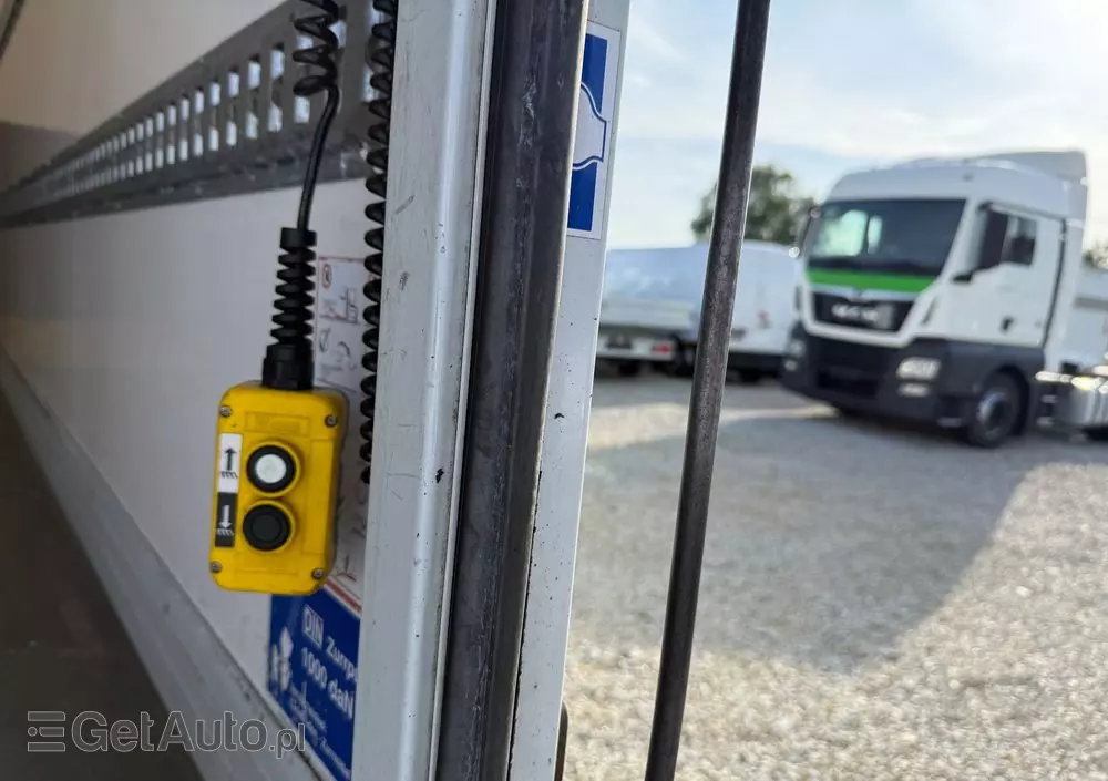 IVECO Daily 72-180/Automat Hi-Matic/Aktywny tempomat/Full LED/kontener 15 epalet/winda 1000kg/poduszki fabryczne/kamera cofania 