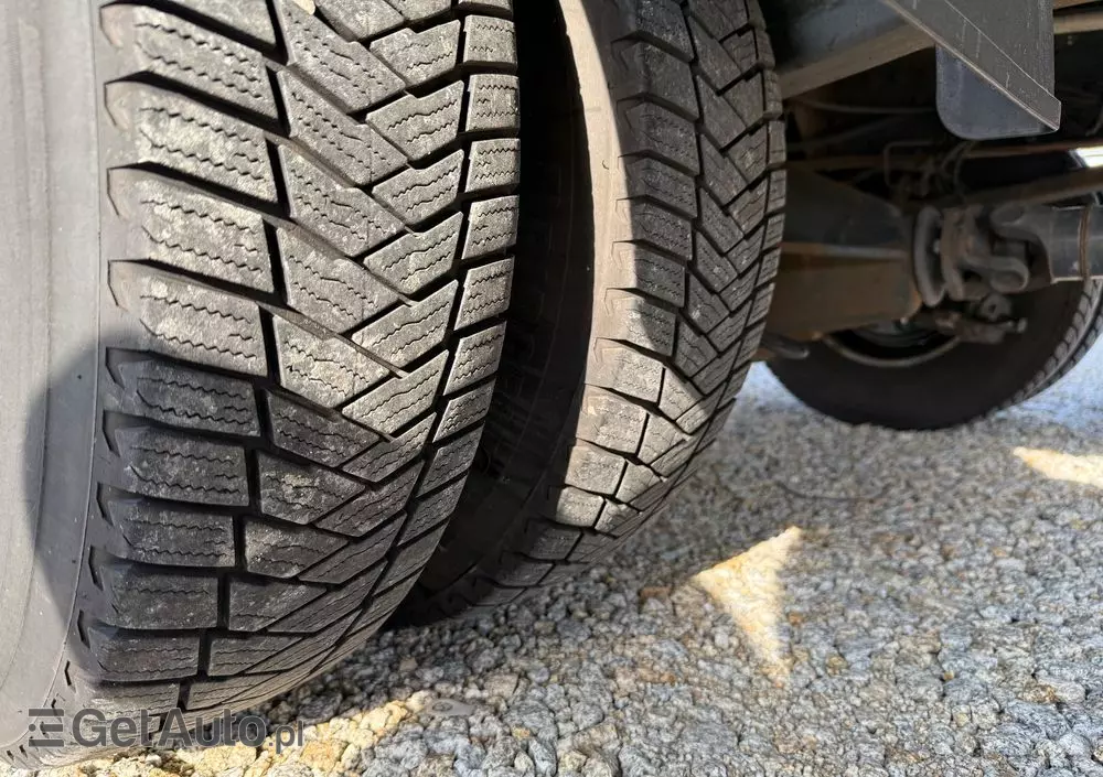 IVECO Daily 72-180/Automat Hi-Matic/Aktywny tempomat/Full LED/kontener 15 epalet/winda 1000kg/poduszki fabryczne/kamera cofania 