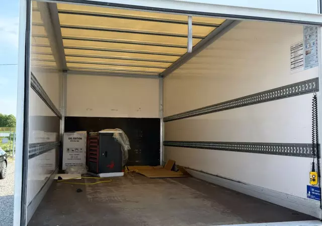 IVECO Daily 72-180/Automat Hi-Matic/Aktywny tempomat/Full LED/kontener 15 epalet/winda 1000kg/poduszki fabryczne/kamera cofania 