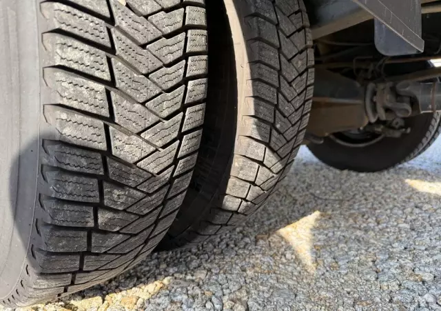 IVECO Daily 72-180/Automat Hi-Matic/Aktywny tempomat/Full LED/kontener 15 epalet/winda 1000kg/poduszki fabryczne/kamera cofania 