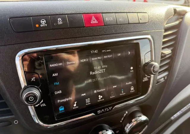 IVECO Daily 72-180/Automat Hi-Matic/Aktywny tempomat/Full LED/kontener 15 epalet/winda 1000kg/poduszki fabryczne/kamera cofania 